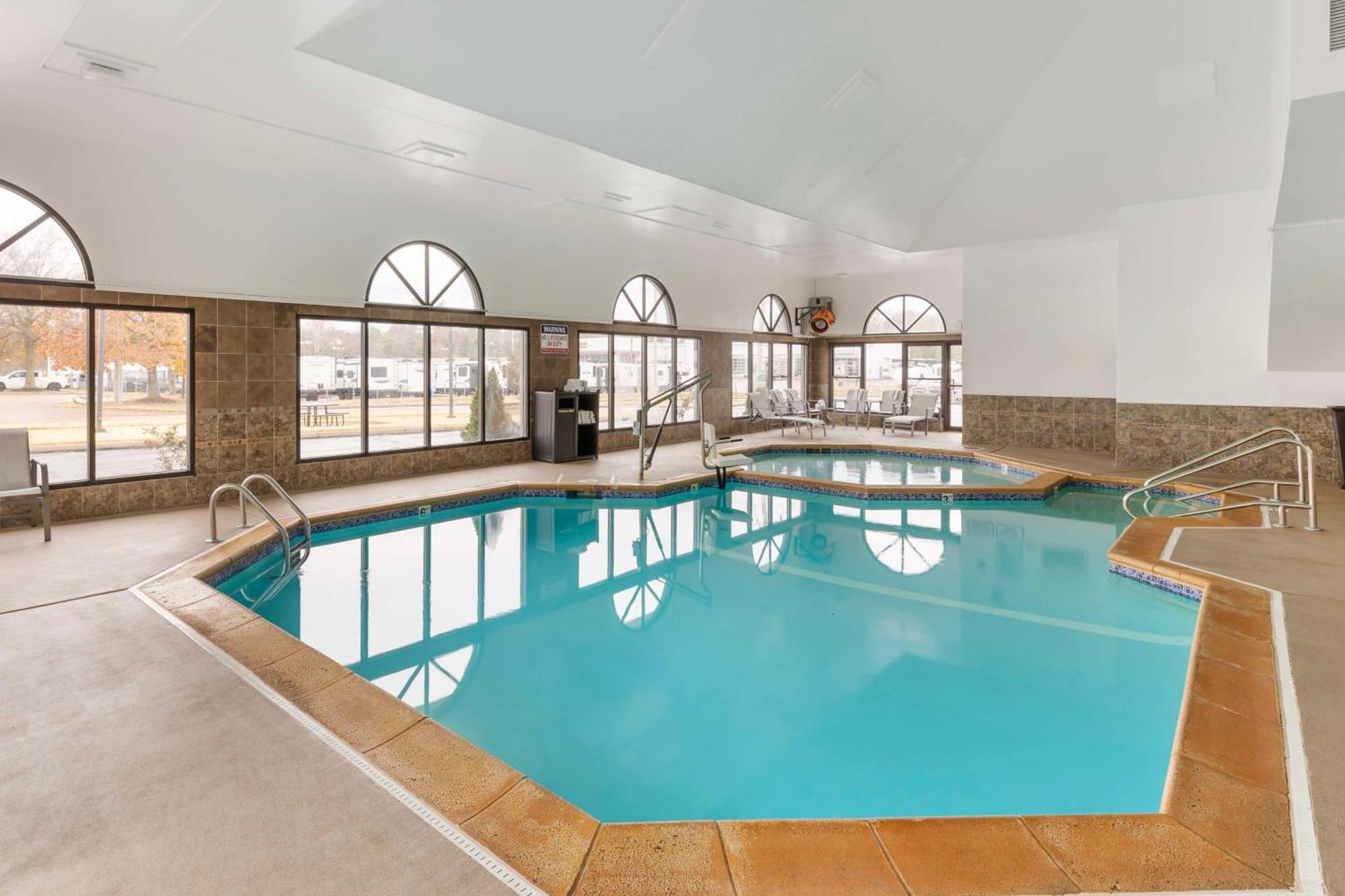 Best Western St. Louis Inn Arnold Εξωτερικό φωτογραφία